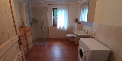 Monteurwohnung - Badezimmer: eigenes Bad - PLZ 52391 (Deutschland) - Badezimmer mit Waschmaschine - Ferienwohnung Bremer