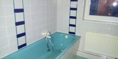 Monteurwohnung - Badezimmer: eigenes Bad - Ötigheim - Room
