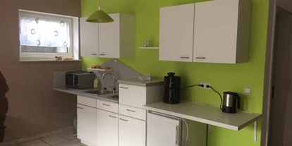 Monteurwohnung - Kühlschrank - Deutschland - Küche der Zwei-Zimmer-Wohnung - Schlehenweg 