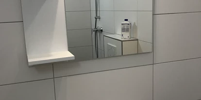 Monteurwohnung - Badezimmer: eigenes Bad - Lauffen am Neckar - Badezimmer des Appartments - Schlehenweg 