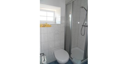 Monteurwohnung - Badezimmer: eigenes Bad - Lüneburg - Bad - Zimmer u. Wohnungen für Handwerker u. Monteure 9 km östlich von Lüneburg