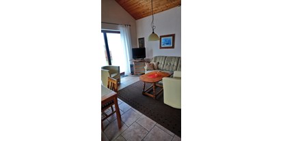 Monteurwohnung - Zimmertyp: Einzelzimmer - PLZ 36364 (Deutschland) - Wohnzimmer mit Essplatz - Ferienhaus Bittner