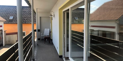 Monteurwohnung - Kühlschrank - Holzheim (Landkreis Dillingen an der Donau) - Balkon - M&A Immobilien - Offingen / rooms & apartments