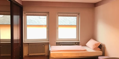 Monteurwohnung - Kühlschrank - PLZ 89335 (Deutschland) - Doppelzimmer - M&A Immobilien - Offingen / rooms & apartments