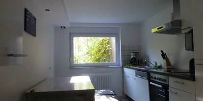 Monteurwohnung - Kühlschrank - PLZ 60316 (Deutschland) - Küche mit Esstisch - Gästezimmer Auszeit