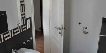 Monteurwohnung - Badezimmer: eigenes Bad - PLZ 8506 (Schweiz) - Bad  - Storchennest