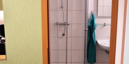 Monteurwohnung - Einzelbetten - Schönwalde (Landkreis Barnim) - Bad im Zimmer 2 - Zimmervermietung-Velten
