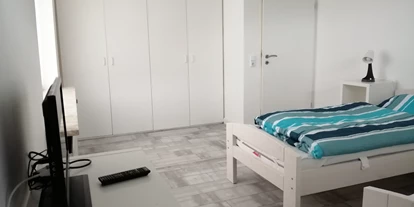 Monteurwohnung - Waschmaschine - Trennewurth - Schlafzimmer mit Einbauschrank. - Konrad Adenauer Ring