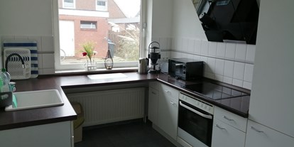Monteurwohnung - Zimmertyp: Mehrbettzimmer - PLZ 25718 (Deutschland) - Die Küche mit Abzugshaube. - Konrad Adenauer Ring