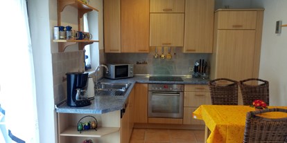 Monteurwohnung - Küche: eigene Küche - PLZ 66869 (Deutschland) - Monteurzimmer mit eigener Küche und Esstisch - Ferienwohnung Maiwald