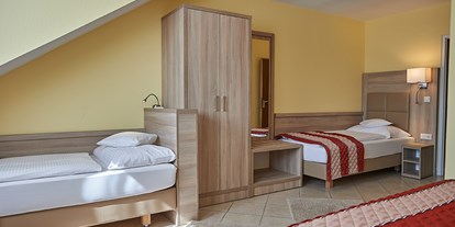 Monteurwohnung - Kühlschrank - Vierbettzimmer mit Bad ohne Küche. - Hotel Wendelstein GmbH