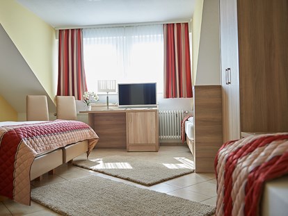 Monteurwohnung - Küche: eigene Küche - Mehrbettzimmer mit Bad ohne Küche. - Hotel Wendelstein GmbH