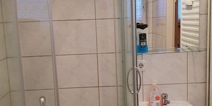 Monteurwohnung - Badezimmer: eigenes Bad - PLZ 90409 (Deutschland) - Gemütliche Unterkunft in U-Bahn Nähe