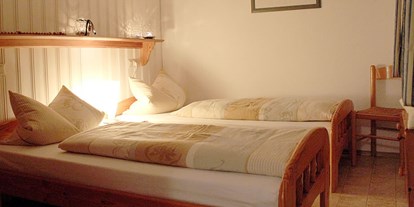 Monteurwohnung - Kössldorf - Schlafzimmer mit Einzelbetten - Ferienhof Fischerhof