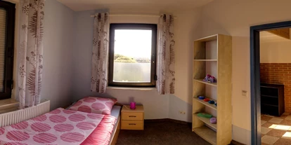 Monteurwohnung - Kühlschrank - Bad Salzungen - Das 2. Schlafzimmer mit Einzelbett - Ferienwohnung Wanderurlaub in Schmalkalden