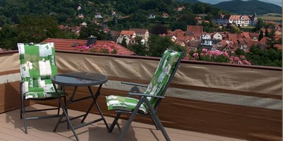 Monteurwohnung - Kühlschrank - PLZ 98617 (Deutschland) - Der herrliche Panoramablick von der Dachterrasse (von außen über stabile Stahltreppe begehbar) - Ferienwohnung Wanderurlaub in Schmalkalden