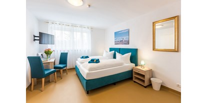 Monteurwohnung - Frühstück - Doppelzimmer mit King-Size Bett 30 cm hohe Boxspringmatratze
 - Hotel Ludwig