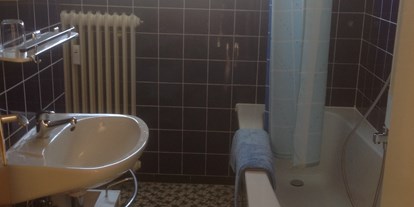 Monteurwohnung - Badezimmer: eigenes Bad - Darstein - Bad - Haus Gisela