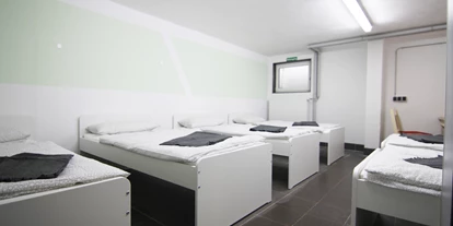 Monteurwohnung - Badezimmer: eigenes Bad - PLZ 81543 (Deutschland) - Schlafraum mit insg. 6 Betten - Moderne Unterkunft im Herzen von Germering/München