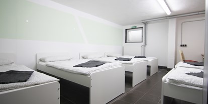 Monteurwohnung - Bettwäsche: Bettwäsche inklusive - PLZ 80992 (Deutschland) - Schlafraum mit insg. 6 Betten - Moderne Unterkunft im Herzen von Germering/München