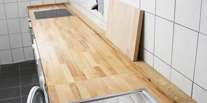 Monteurwohnung - Zimmertyp: Doppelzimmer - PLZ 81543 (Deutschland) - Küche mit Spüle - Moderne Unterkunft im Herzen von Germering/München