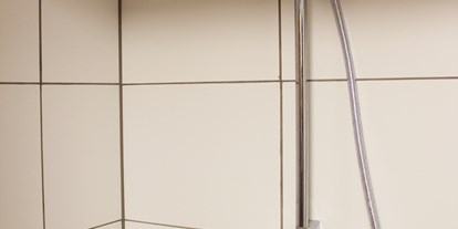 Monteurwohnung - Badezimmer: eigenes Bad - München bahnhof - Dusche 90x90 - Moderne Unterkunft im Herzen von Germering/München