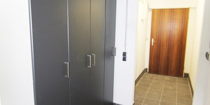 Monteurwohnung - Zimmertyp: Doppelzimmer - Pöcking - Kleiderschrank - Moderne Unterkunft im Herzen von Germering/München