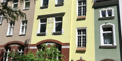 Monteurwohnung - Küche: eigene Küche - PLZ 10779 (Deutschland) - Frontansicht Haus - Ruhige frische Monteurwohnung für bis zu 3 Personen