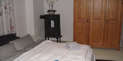 Monteurwohnung - Zimmertyp: Mehrbettzimmer - Schönwalde Schönwalde - Siedlung - Größeres Zimmer  - Ruhige frische Monteurwohnung für bis zu 3 Personen