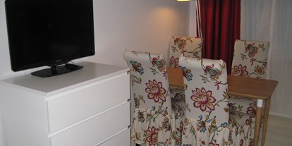 Monteurwohnung - Bettwäsche: Bettwäsche inklusive - PLZ 14612 (Deutschland) - Größeres Zimmer - Ruhige frische Monteurwohnung für bis zu 3 Personen