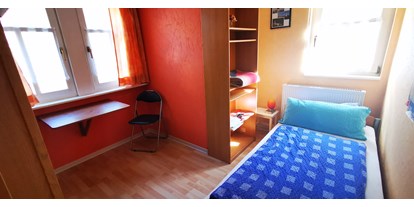 Monteurwohnung - Kühlschrank - Thür - Einzelzimmer in der Ferienwohnung (bis 4 Personen) - Pension Linkemühle Niederfell