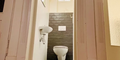 Monteurwohnung - Badezimmer: Gemeinschaftsbad - Tamm - Extra WC - raumstuttgart