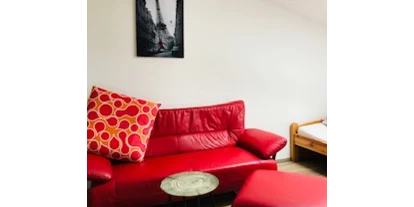 Monteurwohnung - TV - Hinterebenau - Sitzgelegenheit Schlafzimmer im OG - Appartement Leitner