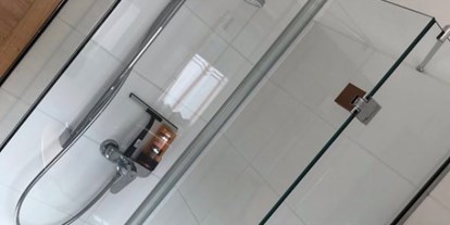 Monteurwohnung - Küche: Gemeinschaftsküche - Berchtesgaden Oberau - Badezimmer Dusche - Appartement Leitner