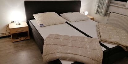 Monteurwohnung - Zimmertyp: Doppelzimmer - Goslar - Schlafzimmer mit Boxspringbett - Altenau