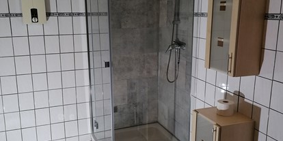 Monteurwohnung - Badezimmer: eigenes Bad - Osterode am Harz - Bad - Altenau