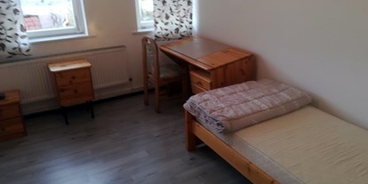 Monteurwohnung - Küche: eigene Küche - Weserbergland, Harz ... - Schlafzimmer mit 2 Einzelbetten - Altenau