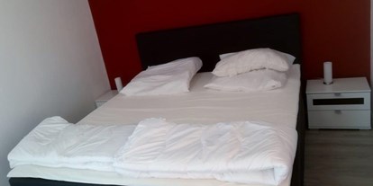 Monteurwohnung - Zimmertyp: Einzelzimmer - Osterode am Harz - Schlafzimmer mit Boxspringbett - Schulenberg