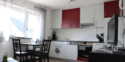 Monteurwohnung - Zimmertyp: Doppelzimmer - Bad Urach - Küche- Ess- und Wohnzimmer - Ferienwohnung Am Weissgerber