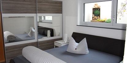 Monteurwohnung - Bettwäsche: Bettwäsche inklusive - Lenningen - Schlafzimmer - Ferienwohnung Am Weissgerber