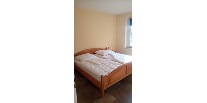 Monteurwohnung - Bettwäsche: keine Bettwäsche - Tauscha - 1 Doppelzimmer ,5 Einzelzimmer - zur alten Schule