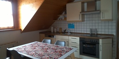 Monteurwohnung - Küche: eigene Küche - Grattersdorf - Küche - Schöne Ferienwohnung mit Platz für bis zu 5 Personen