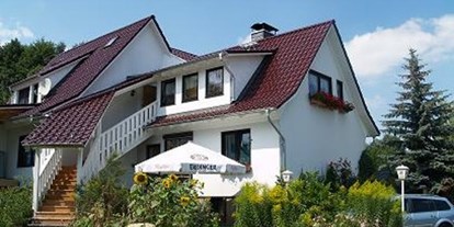 Monteurwohnung - Parkplatz: kostenlose Parkplätze in der Straße - Wernigerode - Hausansicht Gartenseite - Gästehaus Bruns im Harz