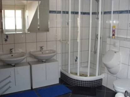 Monteurwohnung - Zimmertyp: Doppelzimmer - PLZ 97469 (Deutschland) - Badezimmer des Monteurzimmers - Ferienwohnungen - Hildegard Graef