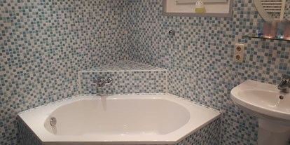 Monteurwohnung - Kühlschrank - PLZ 52538 (Deutschland) - Badewanne - Wohnen Bei Bolten Wohnung 1