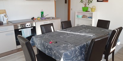 Monteurwohnung - Zimmertyp: Einzelzimmer - Sächsische Schweiz - Esstisch/Küche Ferienwohnung 1. OG  - Ferienhaus- und Zimmervermietung Petra Hähnel
