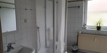 Monteurwohnung - Zimmertyp: Einzelzimmer - Sächsische Schweiz -   1 Badezimmer 1. OG - Ferienhaus- und Zimmervermietung Petra Hähnel