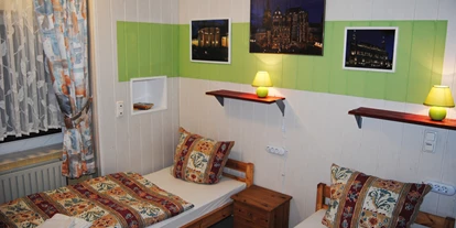 Monteurwohnung - Kühlschrank - PLZ 52070 (Deutschland) - Schlafzimmer 2 - Wohnen Bei Bolten Wohnung 2