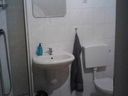 Monteurwohnung - Art der Unterkunft: Gästezimmer - PLZ 10779 (Deutschland) - Beispielfoto unserer Dusch-Bäder variiert je nach Unterkunft! - REXROOMS