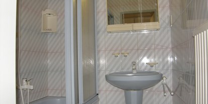 Monteurwohnung - Badezimmer: eigenes Bad - Wien-Stadt - Gästehaus Heidi: Gäste-Zimmer - Apartments - Studios